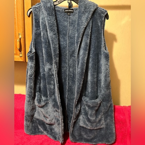 Zenana Outfitters Jackets & Blazers - 3/$12 Zenana Outfitters faux fur vest with hood. Blue. 1x plus size